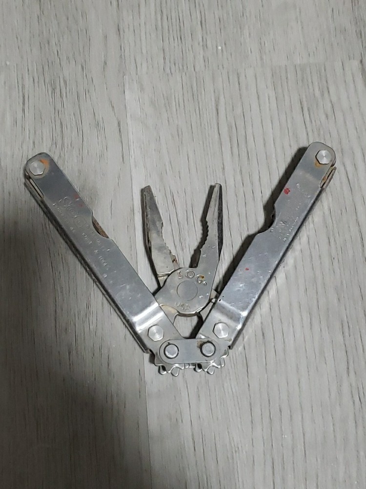 Silver SOG PowerLock Multi-Tool Pliers Pocket Knife Compound Leverage Blades
