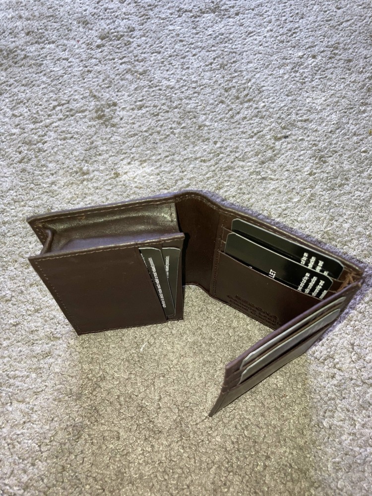 SEDONA-Trifold Business Card Case