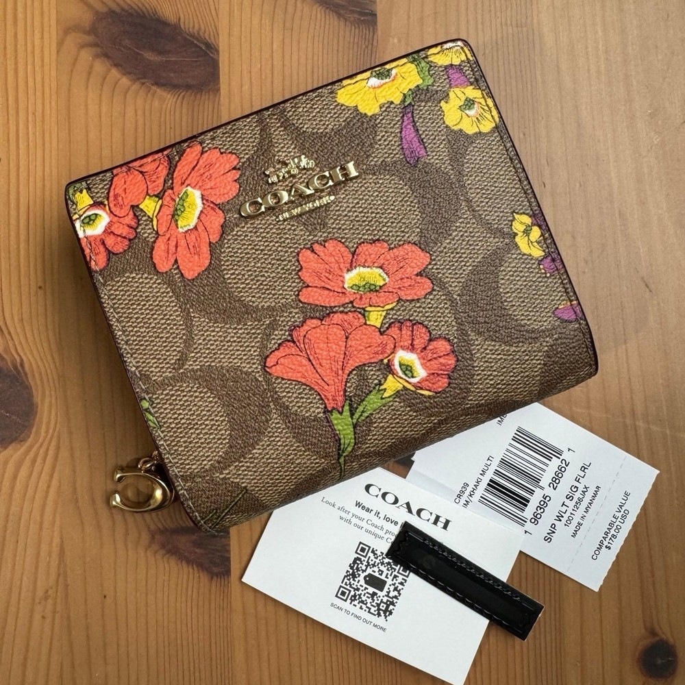 NWT Coach Floral Print Signature Canvas Snap Wallet