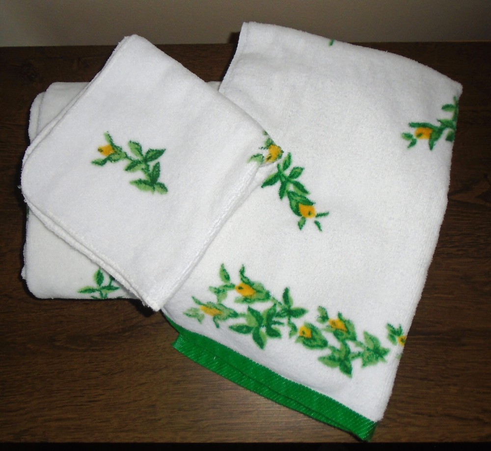 Fieldcrest Bath Towels Vintage 1970s Yellow Flower Buds 4 Piece Set