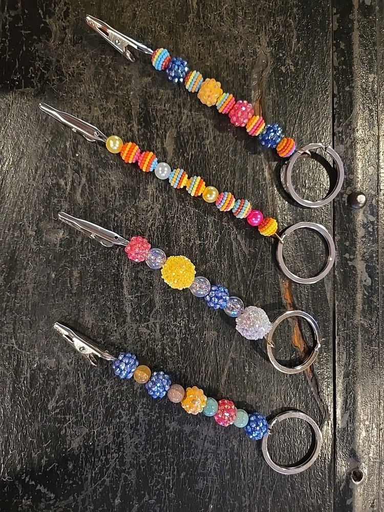 Stylish Beaded Credit Card Holder and Keychain Set for Secure Essentials  -image