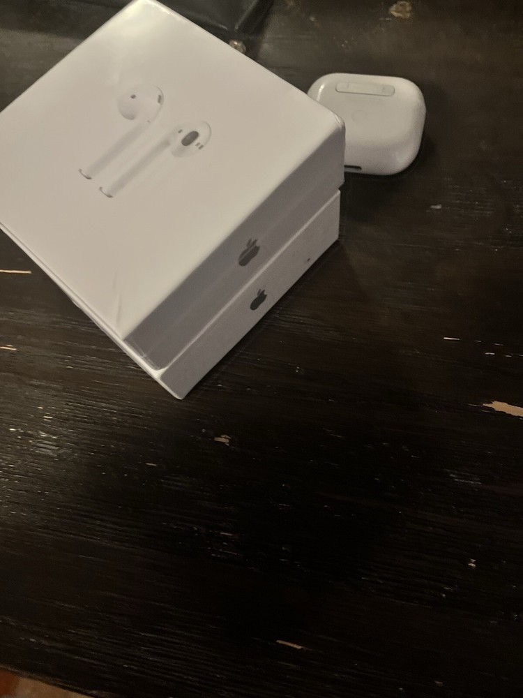 Second Generation AirPods with Wireless Charging Case