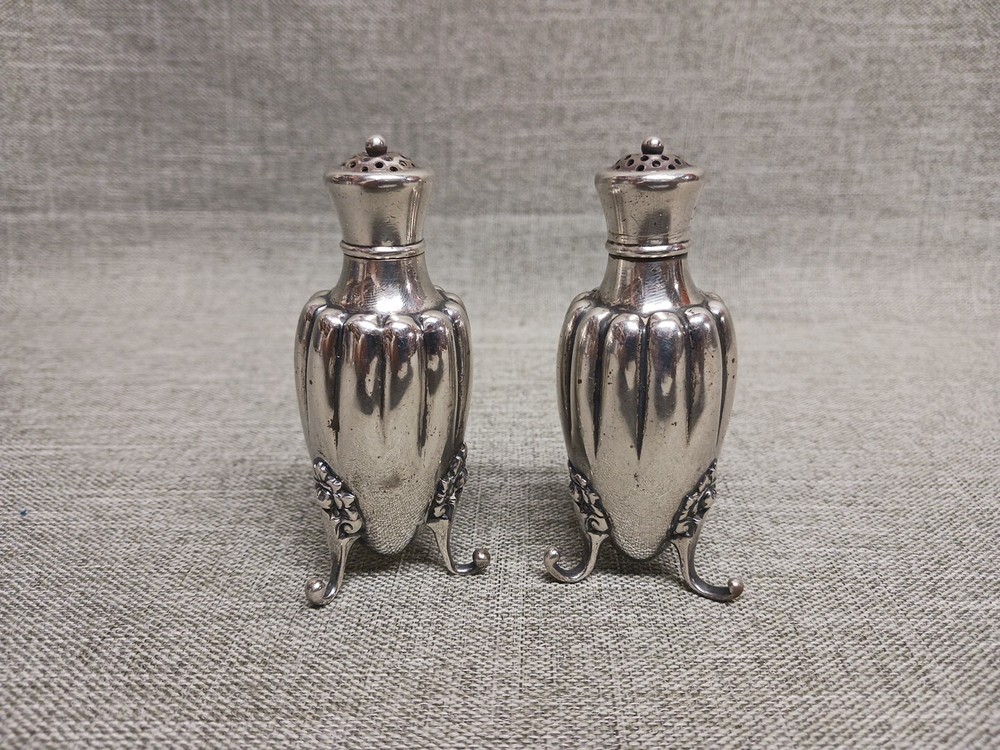 Vintage Tiffany & Co Makers Sterling Silver Footed Salt & Pepper Shakers Read