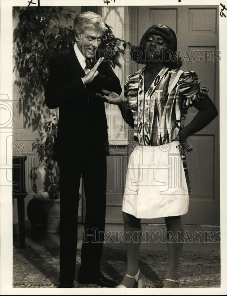 1976 Press Photo Comedian Flip Wilson Appears With Dick Van Dyke On Comedy Show