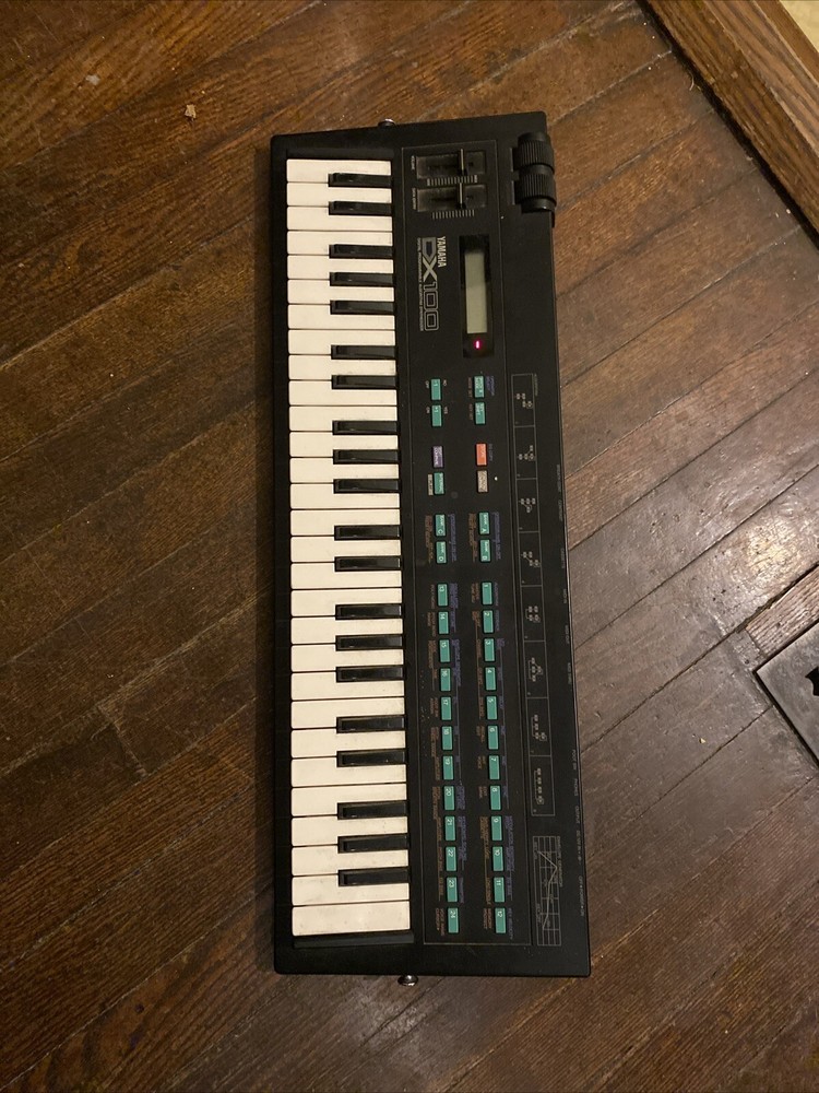 Yamaha DX100 Digital Programmable Algorithm Synthesizer, With Batteries, No Cord
