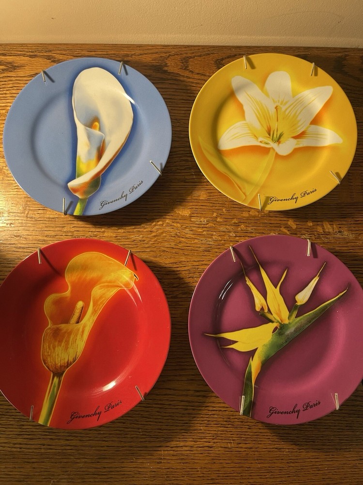 ジバンシィ パリ フローラル装飾プレート 4枚セット 8インチ プレートハンガー付き