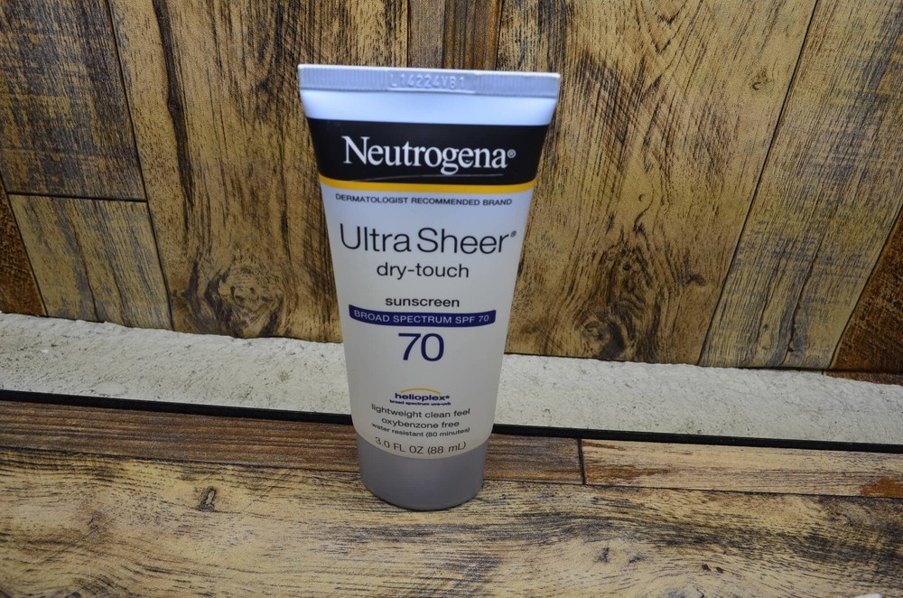 Neutrogena Ultra Sheer Dry-Touch SPF 70 Sunscreen Lotion 3.0 Fl Oz Exp 2027