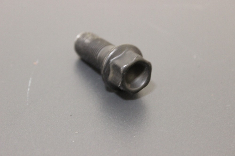 1 piece 07-16 Mini Cooper S R56 R57 R55 R58 R59 Wheel Lug Nut Bolt M14X1.25