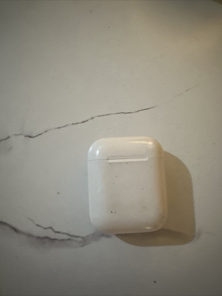 Apple AirPods 1st Generation In-Ear Headsets with Charging Case - White