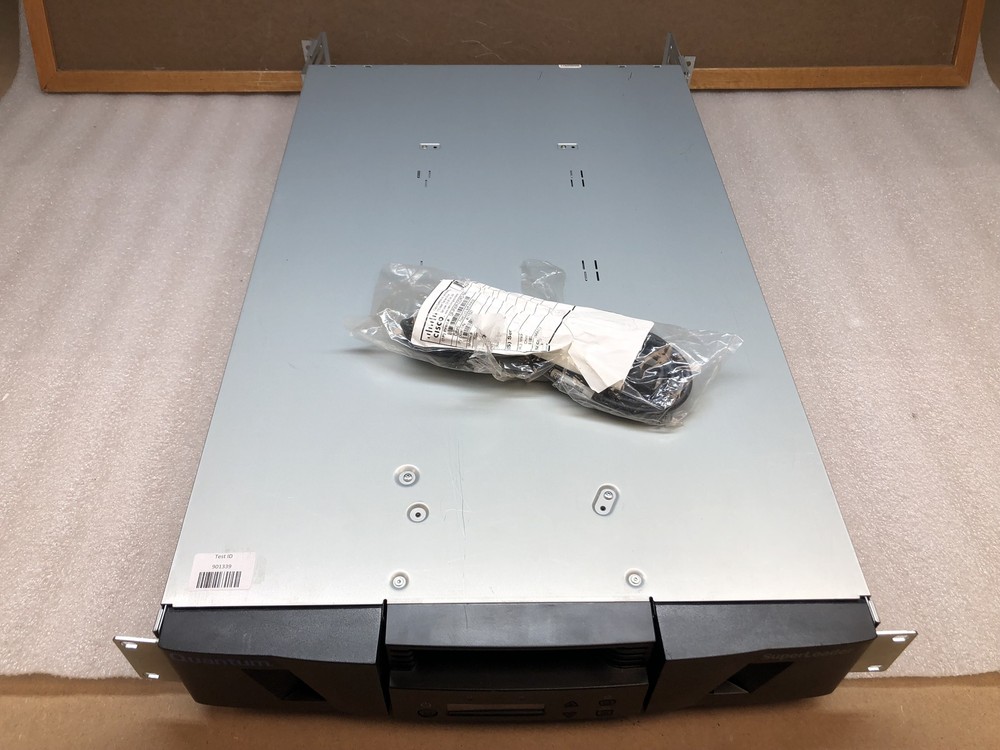 Quantum SuperLoader 3 L700 Automated Tape Storage with PWR CABLE and RACK EARS-image