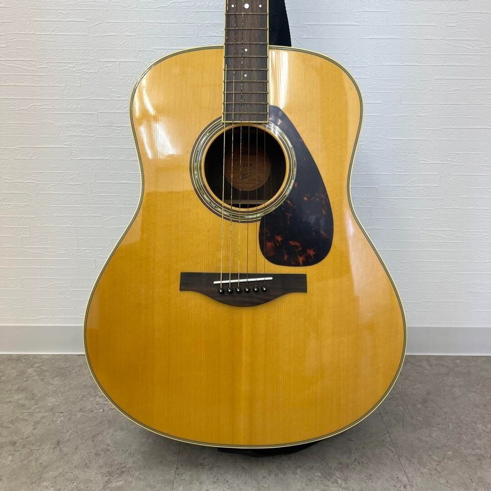 Good YAMAHA LL6 acoustic guitar with case in excellent condition