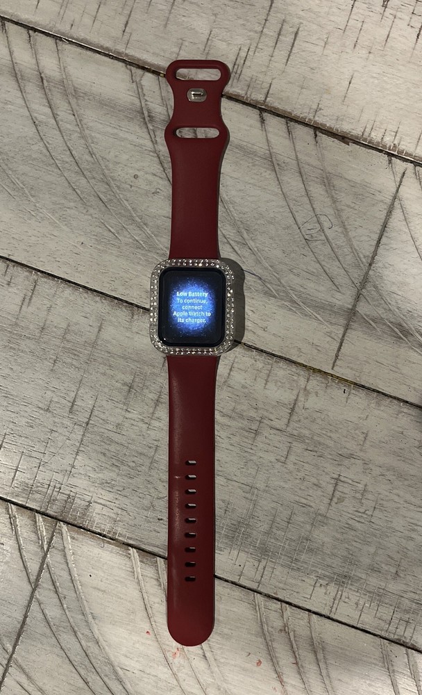 Apple Smart Watch Series 3 38mm GPS WR-50M Red Band / Aluminum Case NOCHARGER