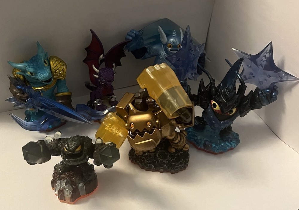 Skylanders Figures - Lot (Mixed, Trap Team & Giants) Lot Of 6
