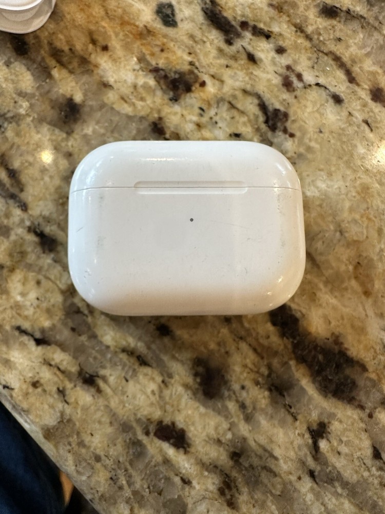 Apple AirPods Pro 1st Generation Replacement Charging Case – Wireless Charging Compatible, Compact Design, Official Apple Product