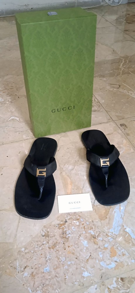 Gucci logo flip flop sandals for men and women
