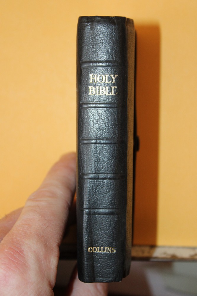 1955 Collins Clear-Type Press Pocket Holy Bible Leather Snap Closure