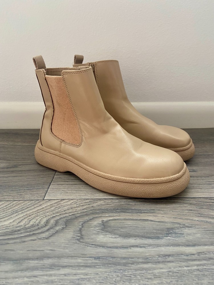 Zara Chelsea Boot Women' s 8 Beige Faux Leather  Thick Sole Ankle Edgy Y2K