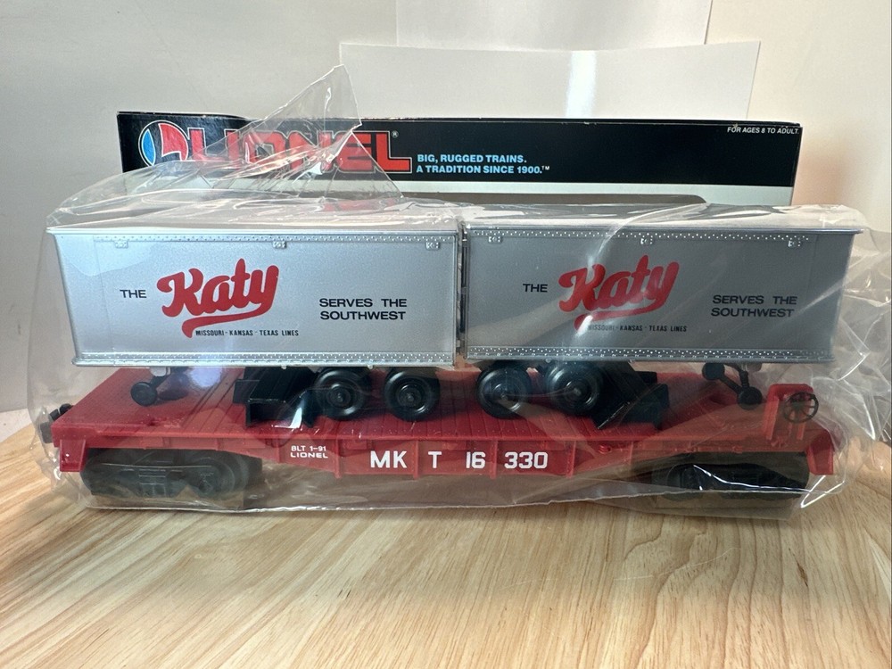 C-9 LIONEL O GAUGE MISSOURI, KANSAS, AND TEXAS FLATCAR WITH TRAILERS FROM 1991