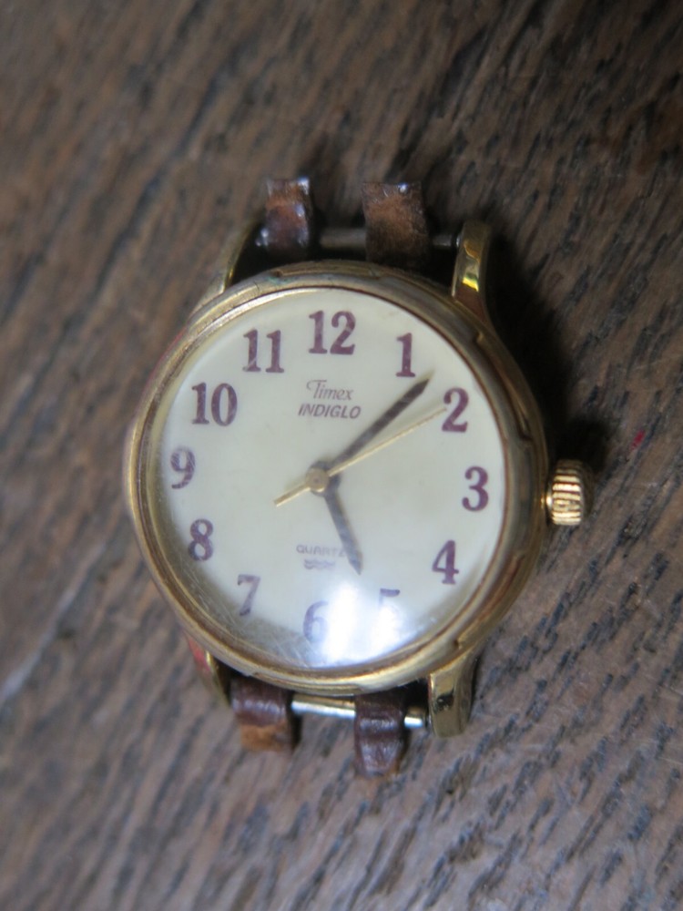 VINTAGE Timex F9 Indiglo Men's Quartz Wristwatch non running for parts repair