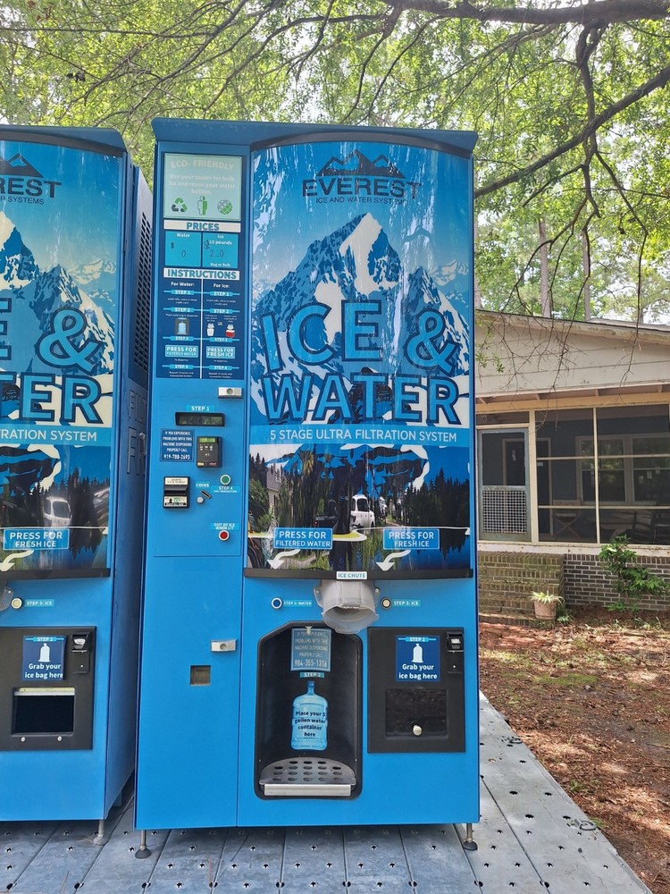 2022 Everest Vx4 Ice and Water Vending Machine with Integrated Credit Card Reader