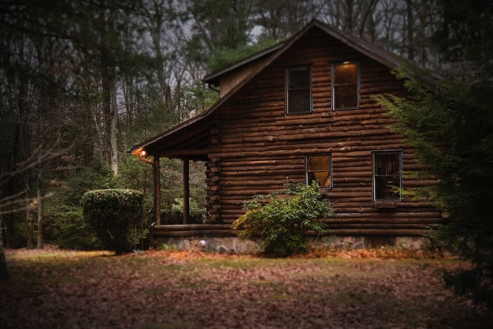 Brown Cabin in Woods Digital Wallpaper Background Image-image