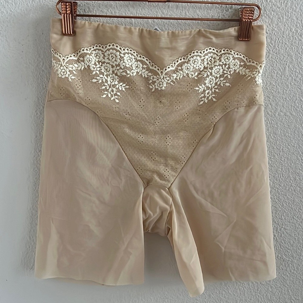 Wacoal Bloomer Lace Shorts in Cream Neutral Size Large 805191