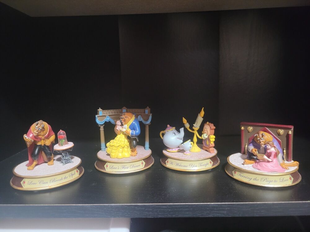 Hawthorn Village Disney Power of True Love. Collection