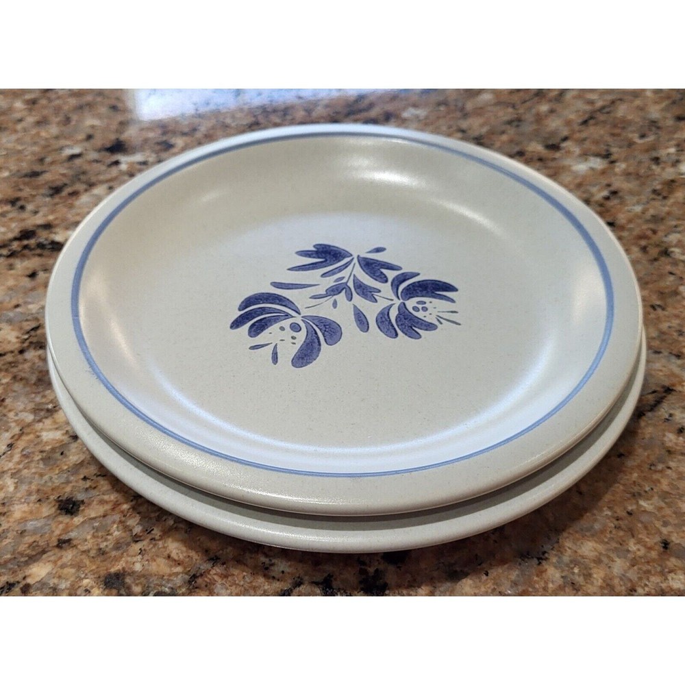 Pfaltzgraff Yorktowne 7-Inch Stoneware Salad Bread Dessert Plates Set of 2