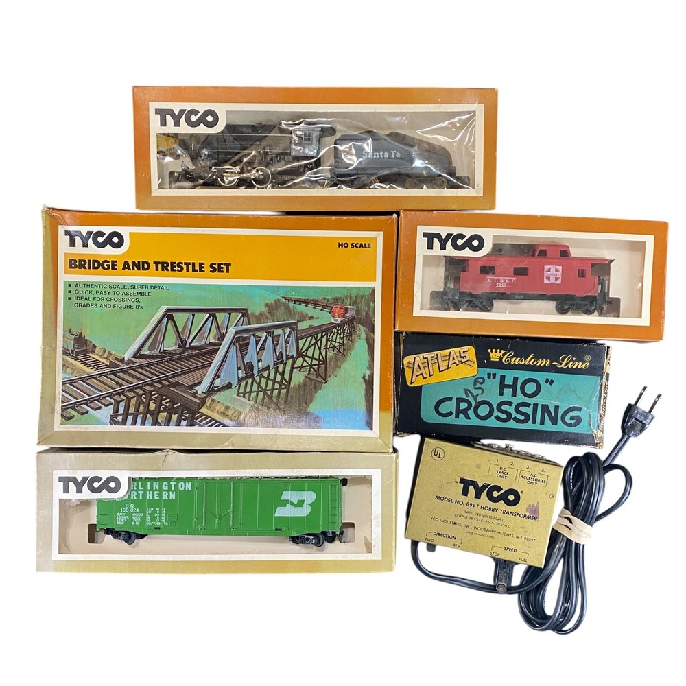 Lot Of Tyco Scale Models Train Parts Pieces Incomplete