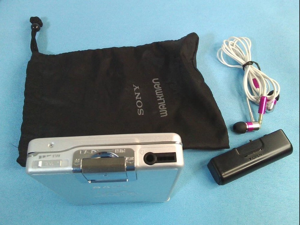 Sony Walkman WM-EX2000 Portable Cassette Player Working with Case & Pouch