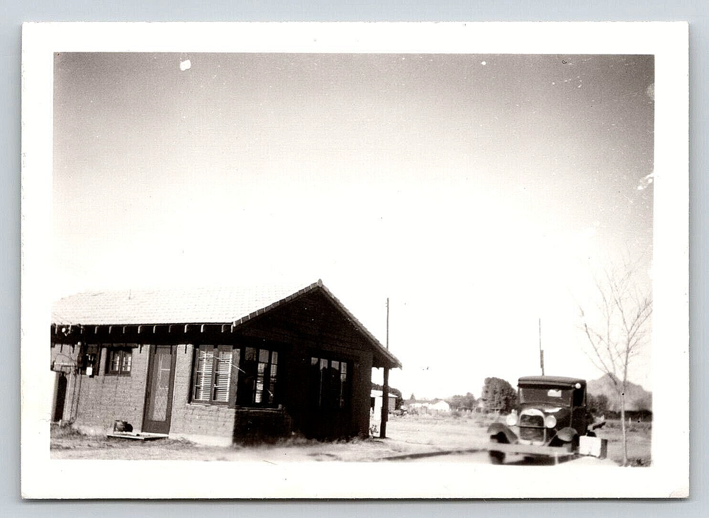 VINTAGE OLD OUTDOOR ANTIQUE PHOTO PICTURE 1928 FORD MODEL AA TRUCK HOME