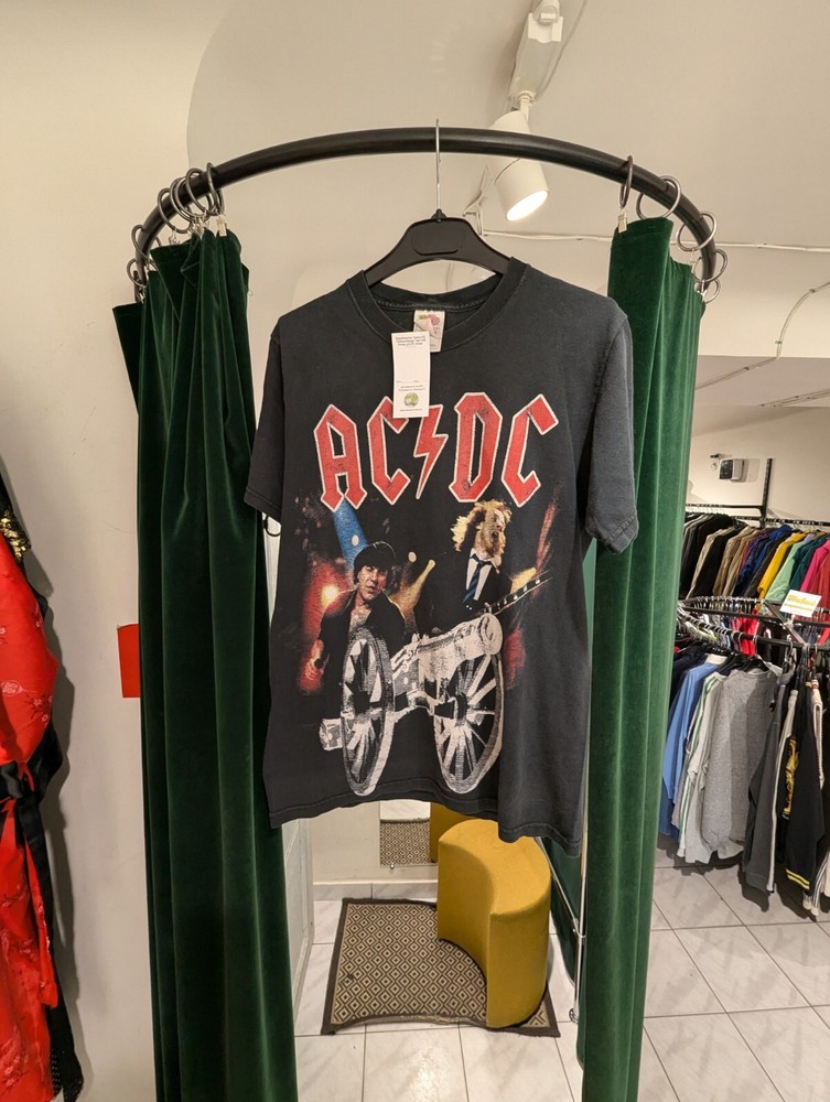 Vintage 2004 AC/DC Rock Band Retro Graphic Tee