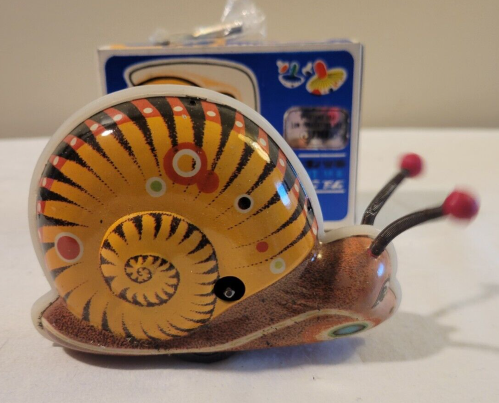 Vintage 1960s Woniu Fatiaowanju Tin Litho Wind Up Snail Toy, New in Original Box