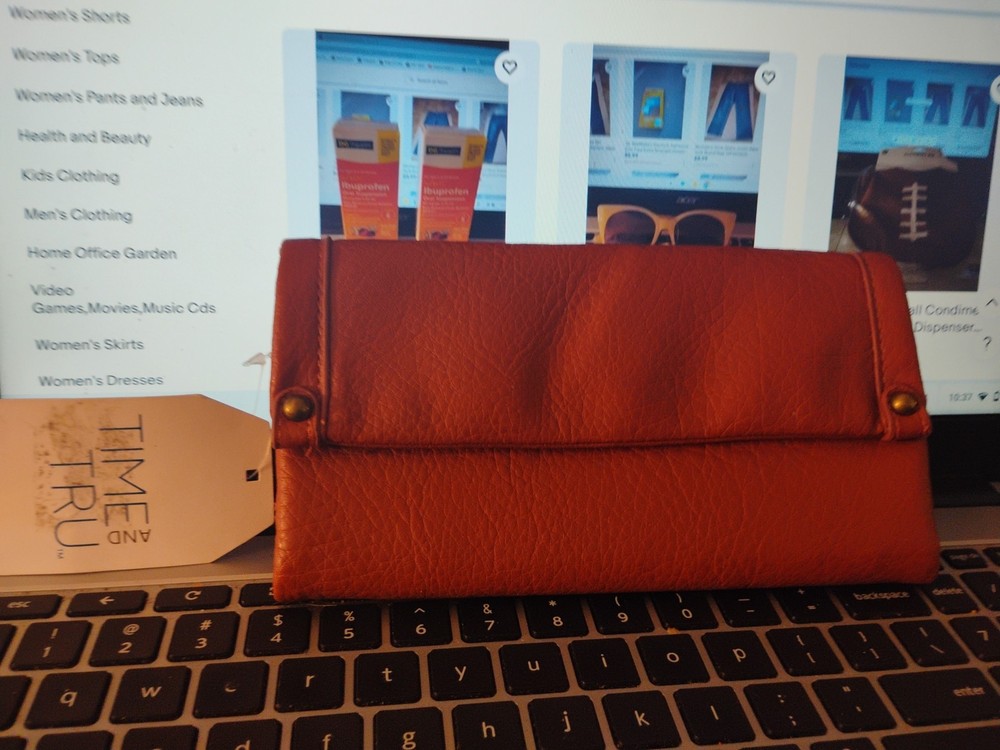 Women's Brown Time and Tru Folding Wallet Brand New