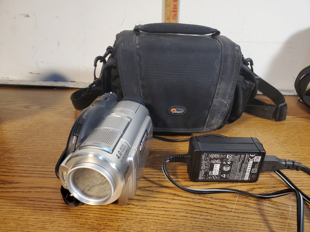 Sony HandyCam DCR-DVD403 3MP DVD Camcorder Kit Tested & Working