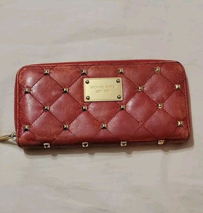 Michael Kors Studded Leather Wallet with Stylish Detailing