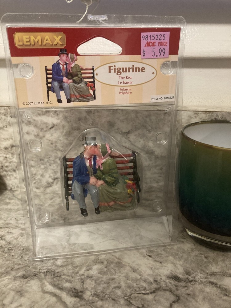 Lemax The Kiss Bench Figurine - 2007 Village Accessory