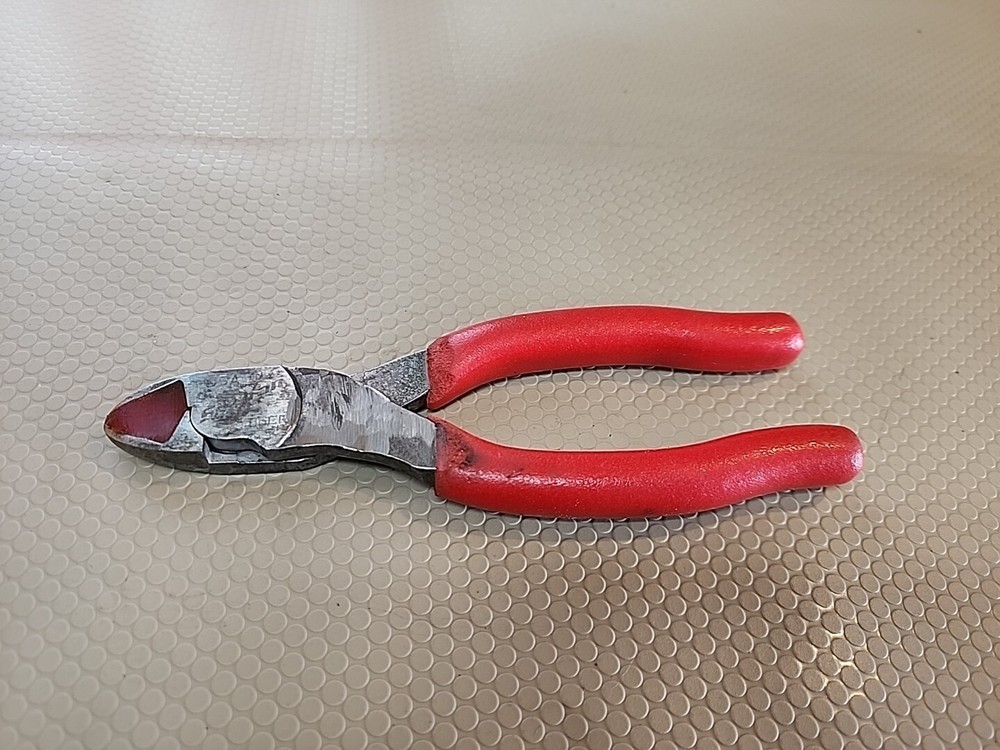Snap On 86CF 6-1/4 Inch Red Grips Power Edge Diagonal Cutters. Made in the USA!