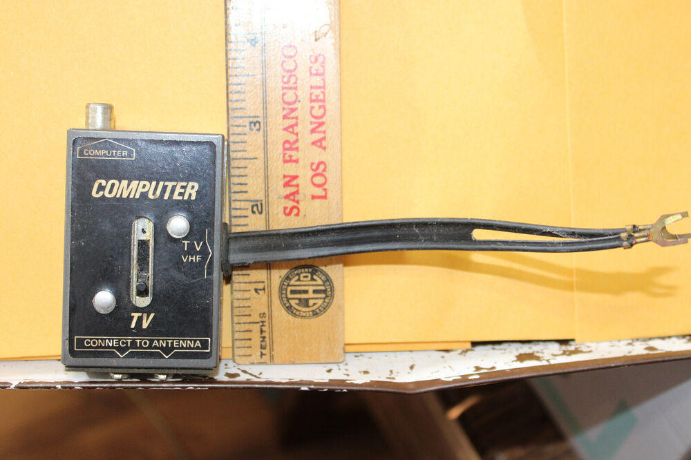 Vintage Commodore Computer TV VHF Switch Box 904778-01 Antenna
