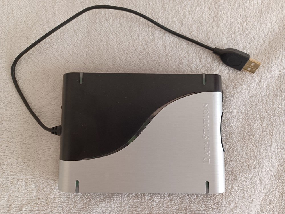 DataStation IOM-DS701 7-in-1 USB 2.0 Floppy/Card Reader SM, CF/MD, SD/MMC, MS