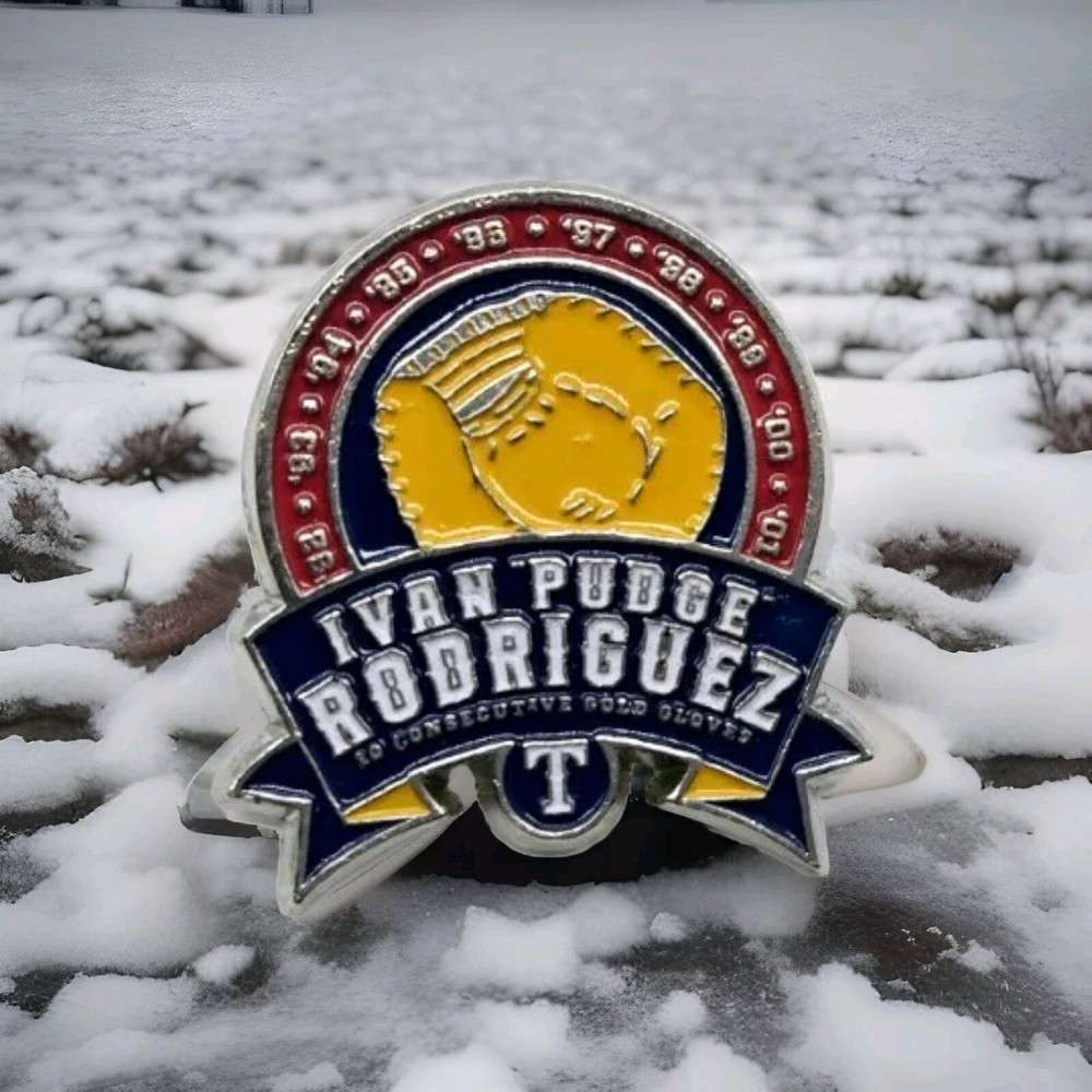 Pudge Ivan Rodriguez Lapel Pin 10 constative Gold Gloves RARE