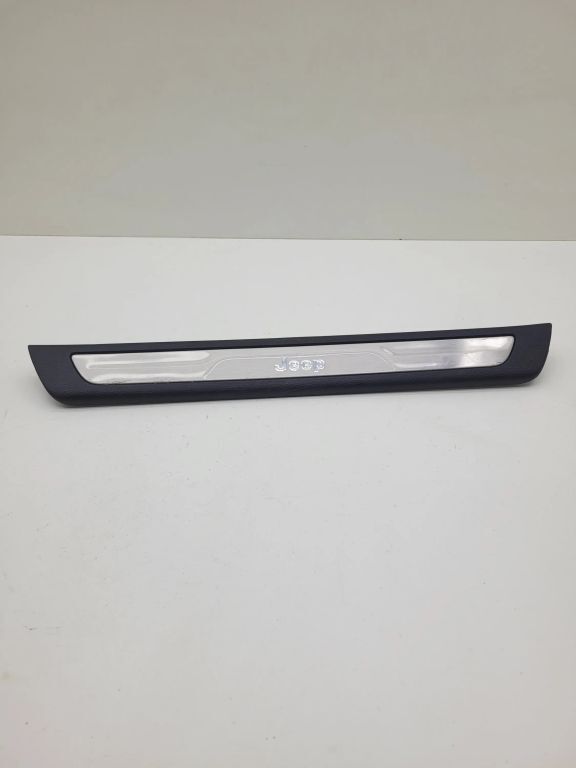 Jeep Grand Cherokee 2018 Right Door Sill Trim Molding Trim SVJ11543