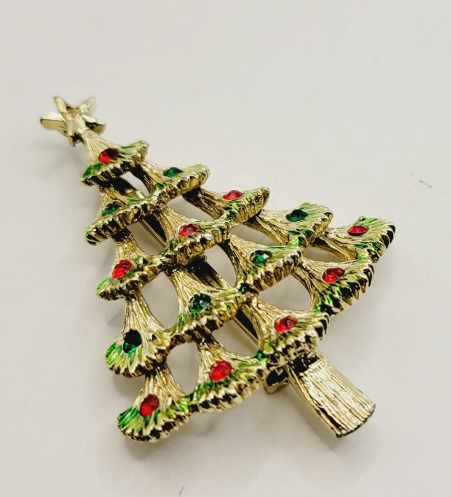 Vintage Gold Tone Victorian Christmas Tree Brooch with Star Holiday Pin A12
