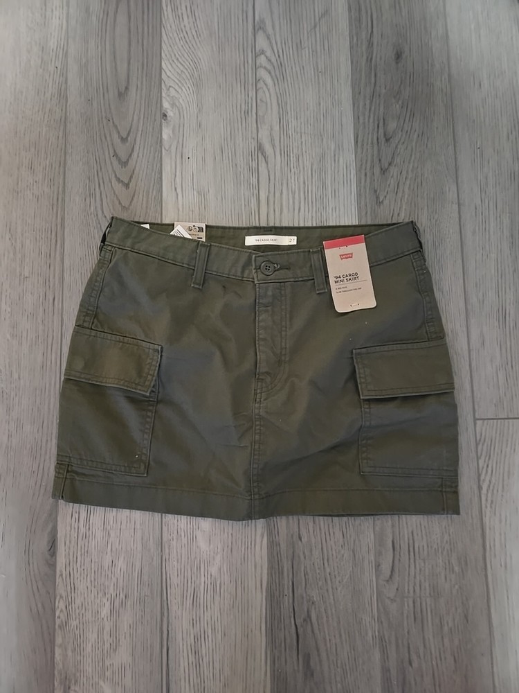 NWT- Levi’s, 94 Cargo, Mid Rise,Army Green, Mini Skirt- Ladies Size 27
