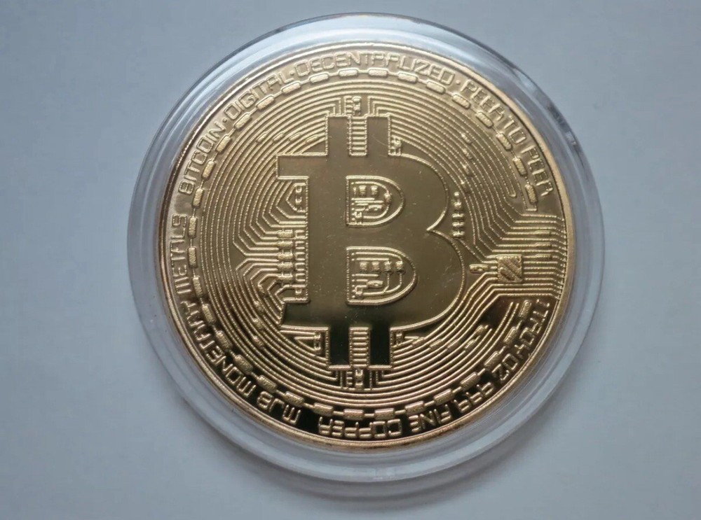 Bitcoin Gold Plated Physical Bitcoin BTC Cryptocurrency Collectible Coin in Case-image