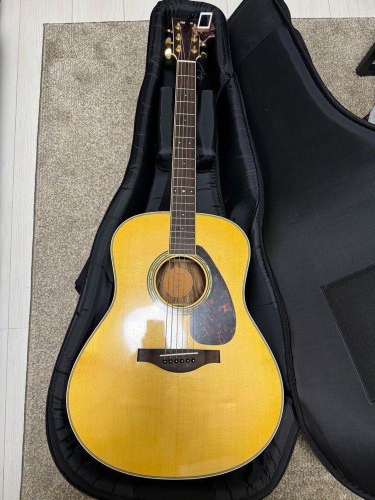 Yamaha LL6 ARE Acoustic Guitar Includes Protective Case