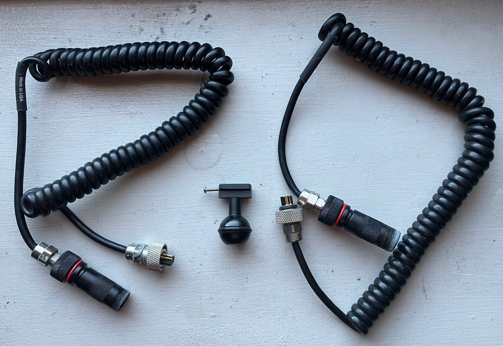 Ikelite - 2 Sync Cables and 1  Ball Mount for DS51 Strobe