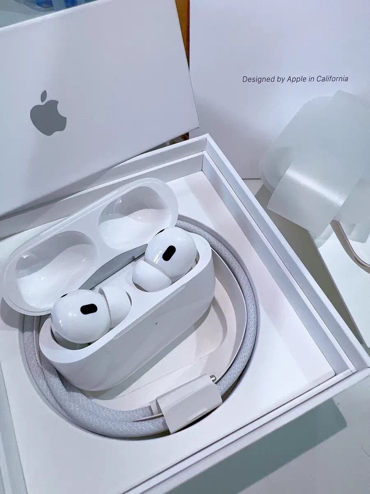 Apple AirPods Pro 2 with MagSafe USB-C Wireless Charging Case in White  
