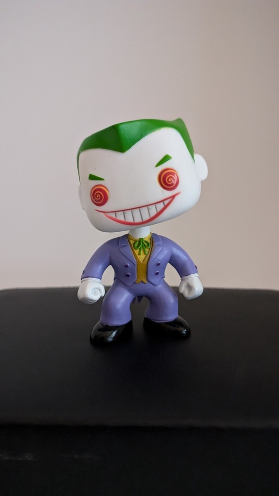 FUNKO POP! The Joker Bobblehead DC COMICS Universe #06 Out of Box