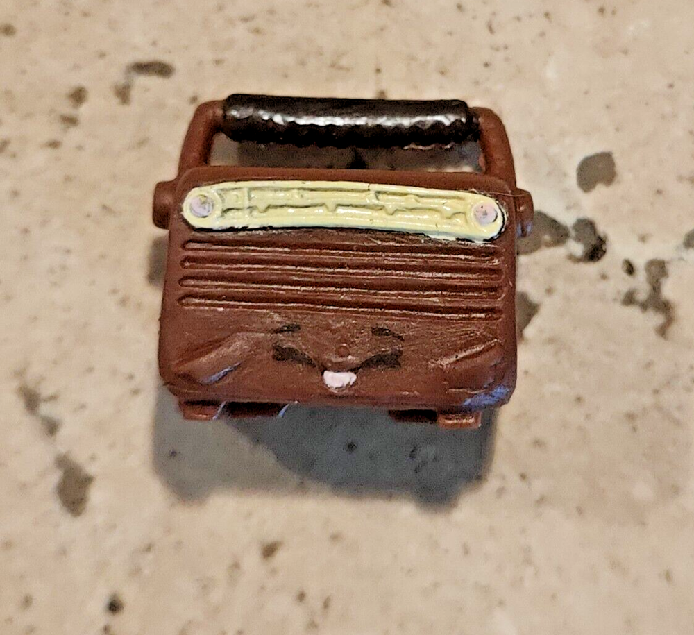 Shopkins mini–Figures Season 3 Ultra Rare brown Radio Sue 3-108